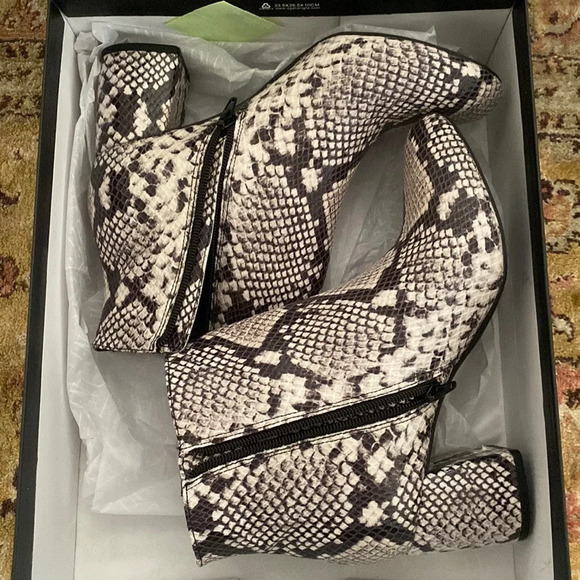 INC FARRENP NATURAL SKIN STYLE BOOTIES SIZE 8 WIDE - Picture 3 of 8